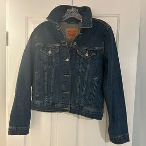 Levi’s jean jacket women’s medium